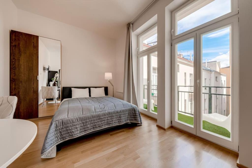 Ferdinand Palace Studio With Balcony Apartmán *
